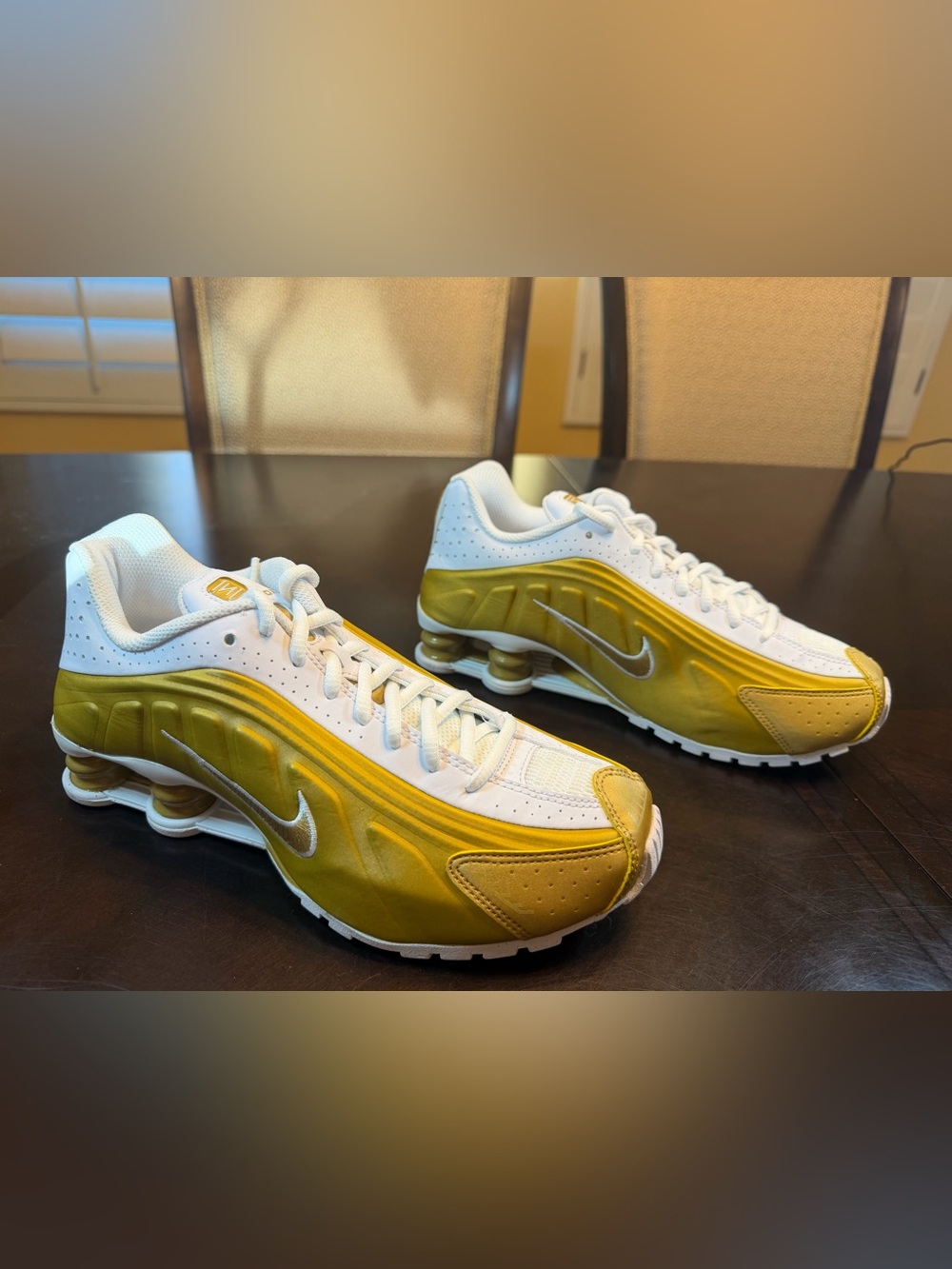 New Nike Shox R4 White Gold Sneaker Shoes Size US 6Y